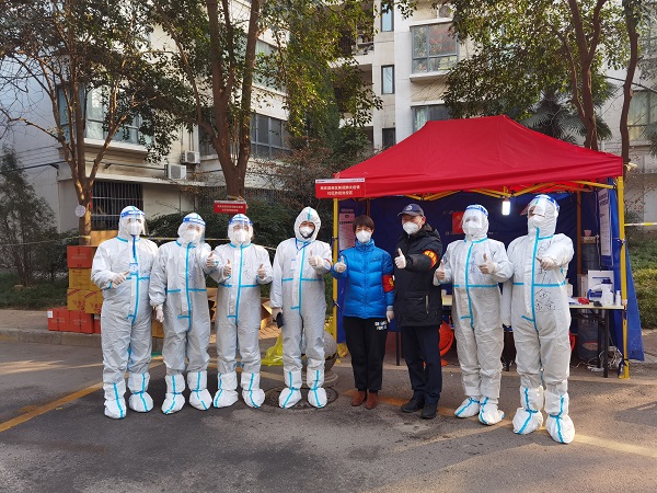 311648721797193176.jpeg 人生就是博官网自愿者积极参加防疫工作.jpg